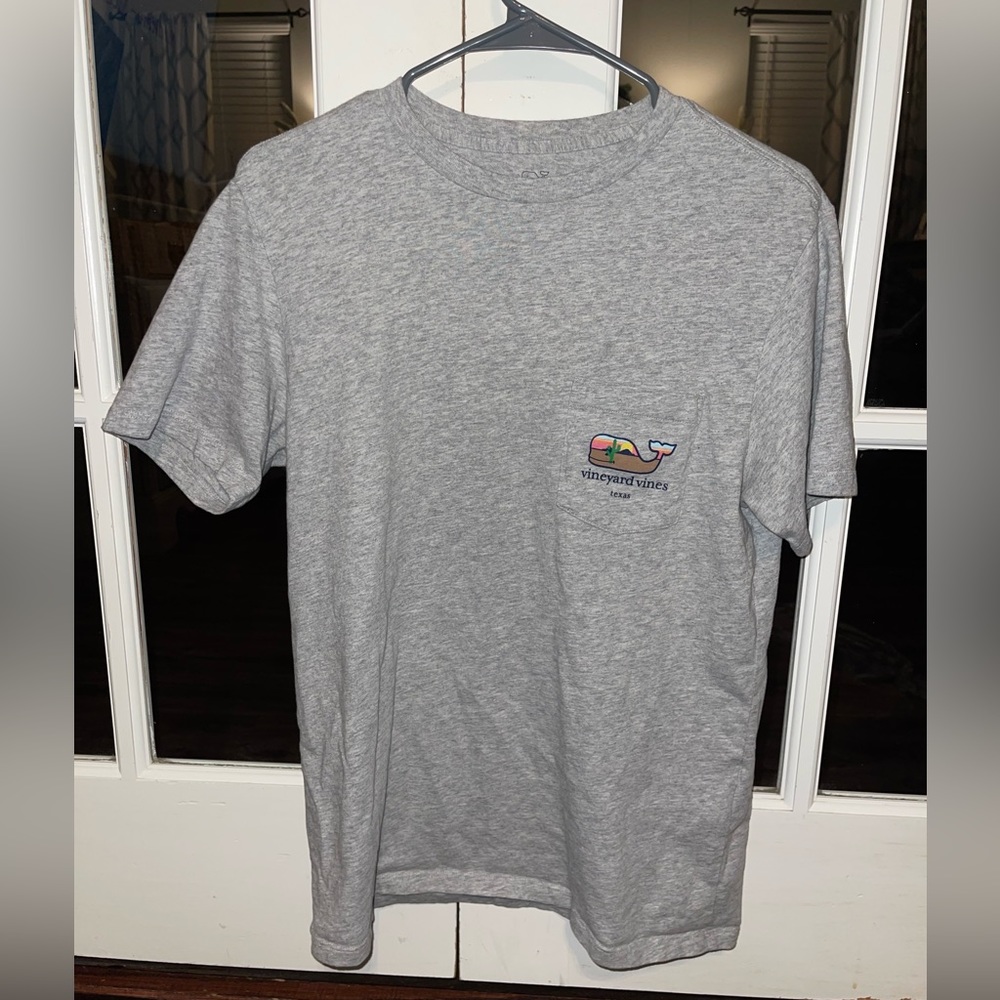 Men’s Size Small vineyard vines pocket tshirt